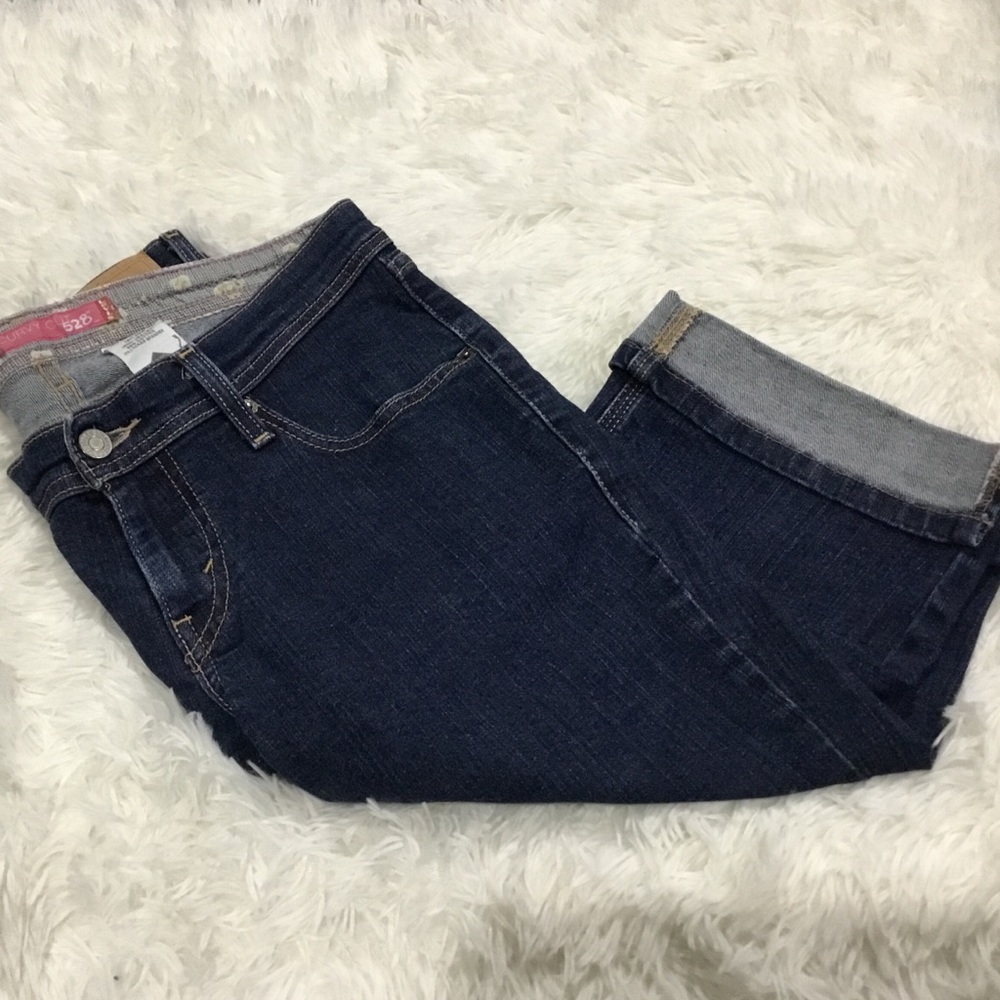 Levi’s 528 Curvy Cut Jean Capris
